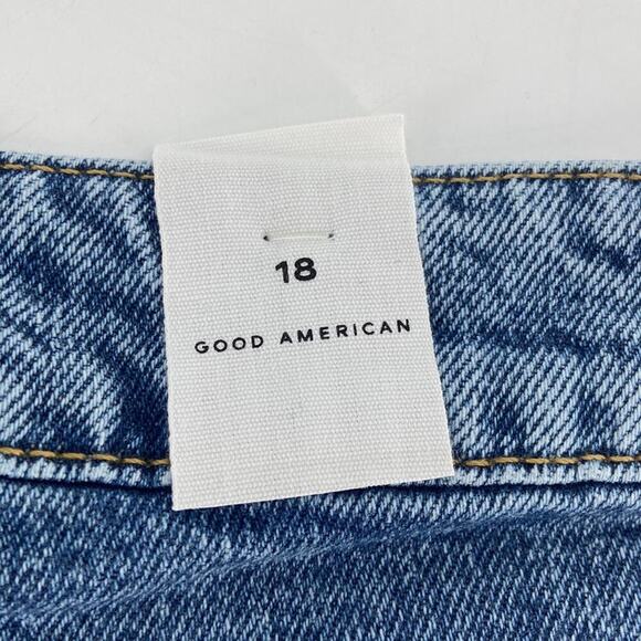 Good American Bombshell Shorts 18 - Picture 8 of 16